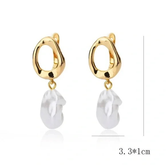 NEW!! Elegant Baroque Dangle Earrings - Picture 4 of 4